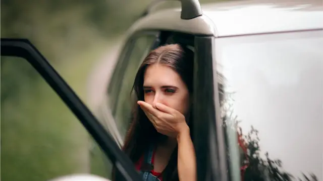 Mulher vomitando