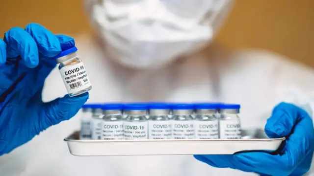 보건당국은 백신이 안전하다는 것을 보여주는 간단하고 이해하기 쉬운 정보를 생산해야 한다