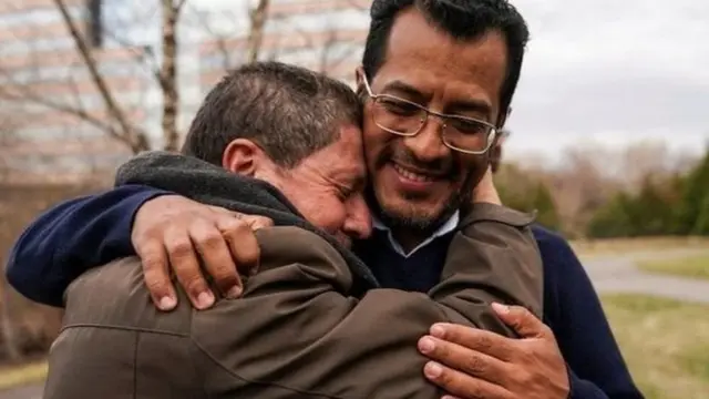 Féliz Maradiaga (dcha.) a su llegada a Washington.