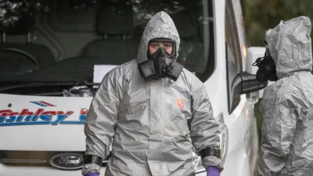 ਬ੍ਰਿਟੇਨ ਦੇ ਸੇਲਸਬਰੀ ਵਿੱਚ ਜਿੱਥੇ ਸਰਗੇਈ ਸਕ੍ਰਿਪਲ ਅਤੇ ਉਨ੍ਹਾਂ ਦੀ ਧੀ ਨੂੰ ਜ਼ਹਿਰ ਦਿੱਤਾ ਗਿਆ ਸੀ ਵਿਖੇ ਜਾਂਚ ਅਧਿਕਾਰੀ