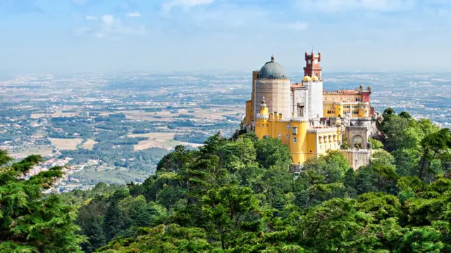 В Синтре легко представить, как здесь когда-то жила португальская аристократия