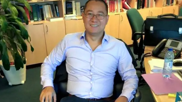 Юрист Джек Чен, покинувший родину 12 лет назад, говорит, что сверхурочная работа в Китае считается нормой