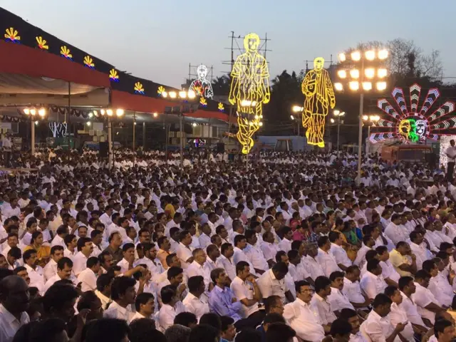 பொதுக்கூட்டத்தில் கலந்து கொண்ட மக்கள் வெள்ளம்