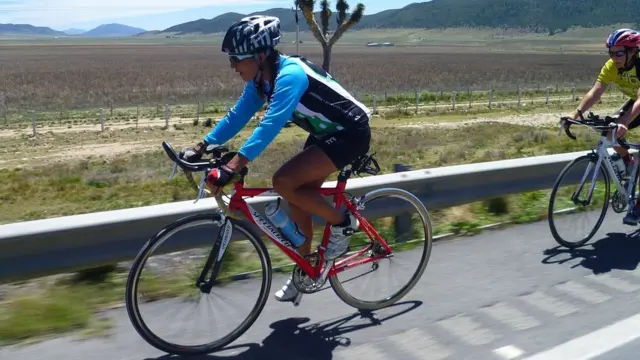 Norma Bastidas en su bicicleta