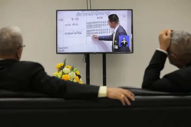 ชวน หลีกภัย ประธานสภา