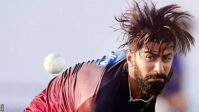 د ویسټ انډیز ډوو سونیل ناراین، اندرې رسل، د اسټرالیا پاټ کومینز او انګلستان این مورګن په کولکته نایټ رایډر کې د خان همکار لوبغاړي دي.