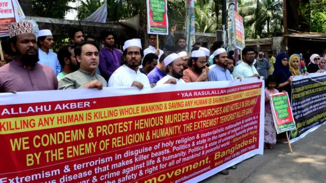 শ্রীলংকার গির্জায় হামলার প্রতিবাদে বাংলাদেশে বিক্ষোভ সমাবেশ।