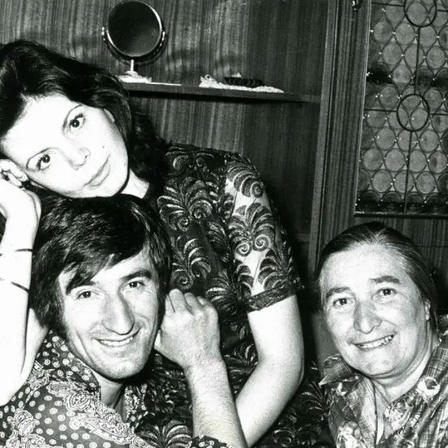 Toma Zdravković sa verenicom Zoricom i majkom Kosarom