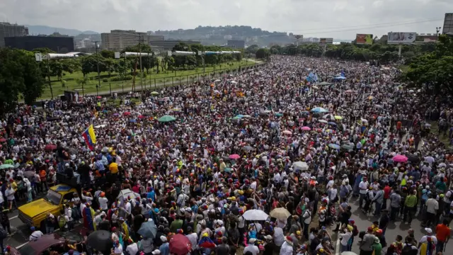Một cuộc biểu tình phản đối chính phủ tại Caracas, Venezuela ngày 24/4