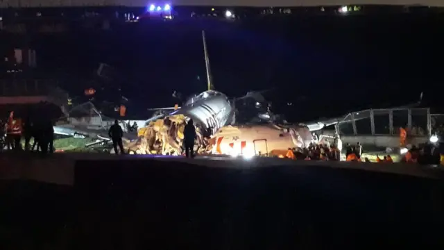 Parçalanmış Pegasus təyyarəsi