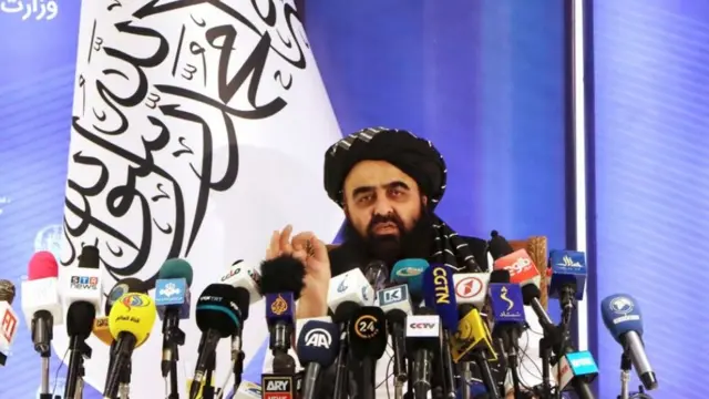 ஆப்கானிஸ்தான் வெளியுறவு அமைச்சர் அமீர் கான் முத்தாக்கி சனிக்கிழமை நடந்த பேச்சுவார்த்தைக்கு பிறகு செய்தியாளர்ளைச் சந்தித்தார்.