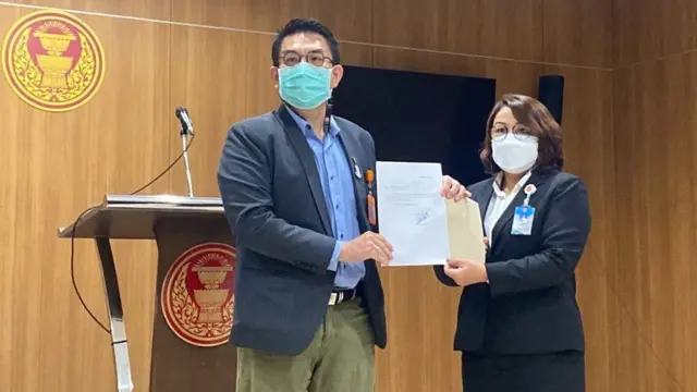 นายวิโรจน์ยื่นใบลาออกจากการเป็น ส.ส.บัญชีรายชื่อ