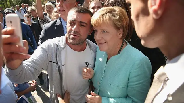 Merkel com imigrante