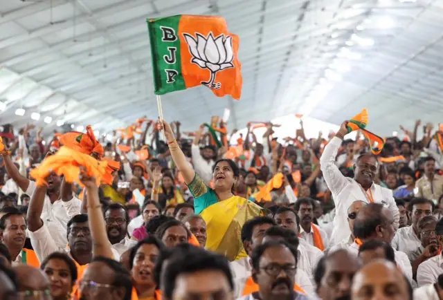 பிரதமர் நரேந்திர மோதி, தி.மு.க, அதிமுக, பாஜக, தேசிய ஜனநாயகக் கூட்டணி