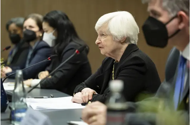 两人在面对面会谈前会见传媒， 皆提到要“管控分歧”。