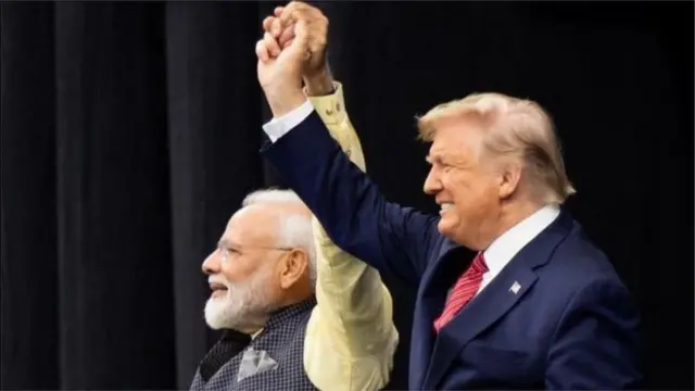 హ్యూస్టన్‌లో జరిగిన 'హౌడీ మోదీ' కార్యక్రమంలో మోదీ, ట్రంప్