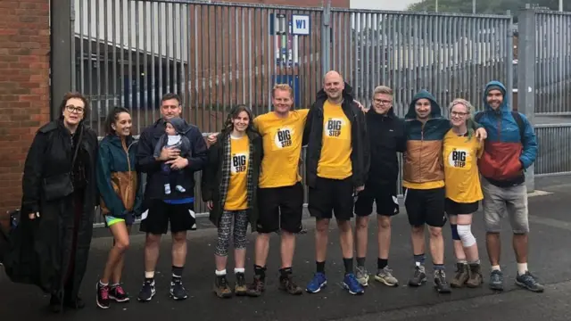 Джеймс і учасники кампанії "Великий крок"