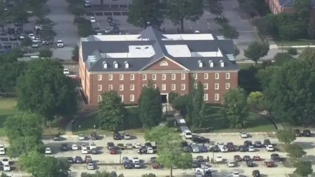 सरकारी परिसर में हुई है गोलीबारी की घटना