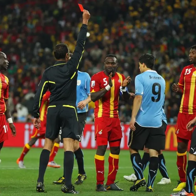 Tarjeta roja a Suárez en Sudáfrica 2010