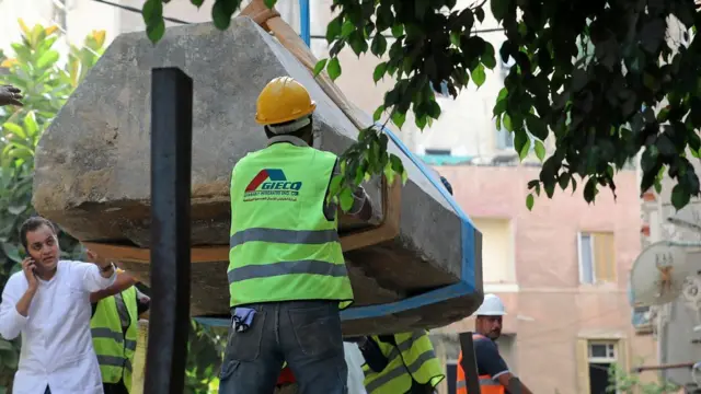 تابوت سنگی سه متری ۲۷ تن وزن دارد