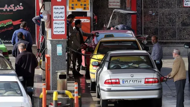 در آبان ماه پارسال؛ زمانی که دولت ایران قیمت بنزین را افزایش داد نرخ هر لیتر نفت کوره ۳۰۰ تومان اعلام شد.