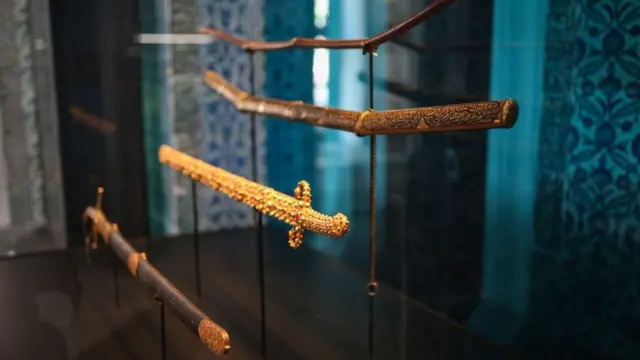 Takubban Annabi Muhammad da kuma gidajensu, da fitattun makera na zinare na Daular Usmaniyya suka yi wa wurin sanyawa, wannan hoton an dauke shi ne a ranar 3 ga watan Yulin 2018 a Turkiyya