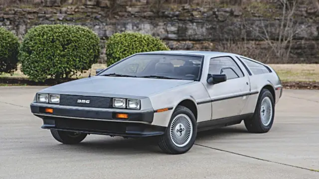 اولین مدل دلورین در سال ۱۹۸۱ به بازار عرضه شد