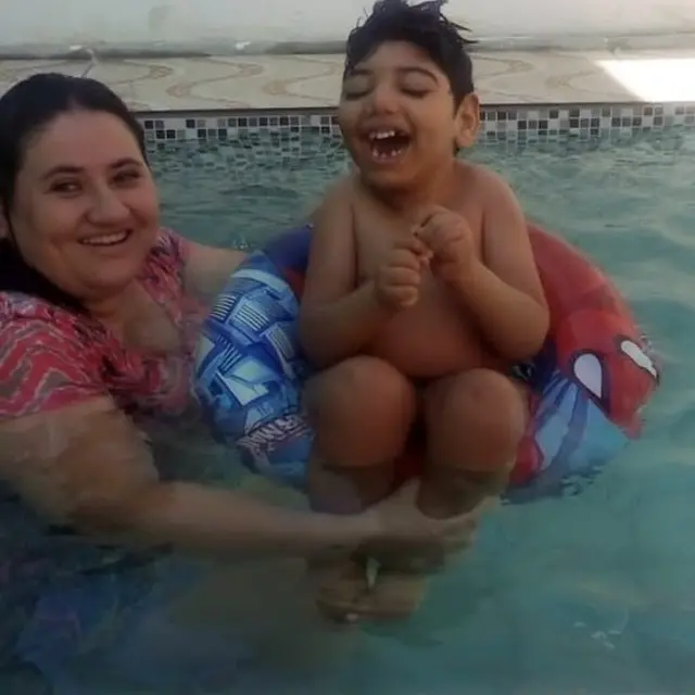 Lidiane Pereira e Pedro Lucasbônus de registro de pagamento do cassinofoto na piscina