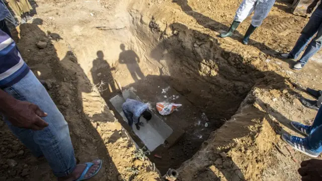 Enterramiento en Túnez.