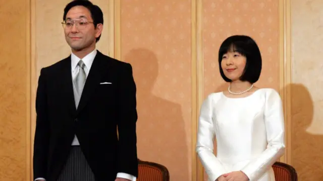 Sayako Kuroda and her husband Yoshiki Kuroda attend one press conference afta dia wedding ceremony for Tokyo hotel 15 November 2005