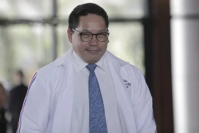 อุตตม หัวหน้าพรรค พปชร