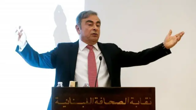 Carlos Ghosn saat jumpa pers di Beirut, Lebanon.
