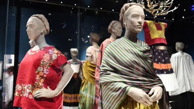 在伦敦V&A展出的卡萝的外衣