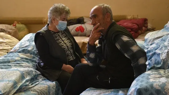 Yerevanın qaçqın mərkəzində Şura Qriqoryan və Vera