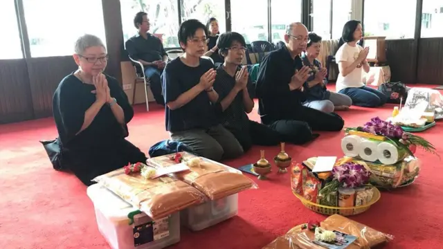 สุรีย์ พันเจริญ อดีตพนักงานบีบีซีเป็นประธานในการทำบุญอุทิศส่วนกุศลแก่นางรงค์รุจา เมื่อเช้าวันนี้ ณ วัดปทุมวนาราม กรุงเทพฯ