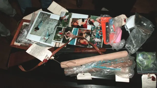 Objetos hallados en la casa de Romand.
