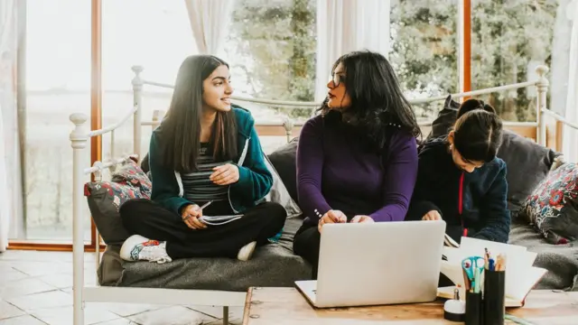 La santé mentale des adolescents est améliorée lorsqu'ils se sentent capables de parler de n'importe quoi avec leurs parents.