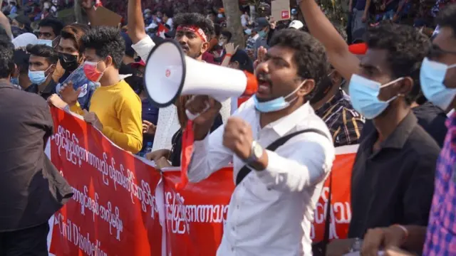 போராட்டத்தை முன்னின்று நடத்தும் அகத்தியன்