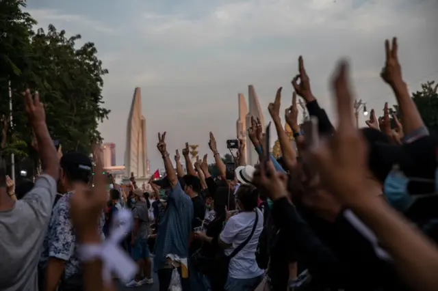 อนุสาวรีย์