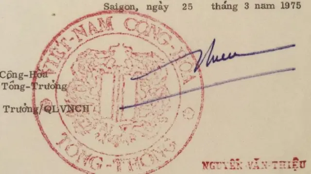 Con dấu và chữ ký của Tổng thống VNCH Nguyễn Văn Thiệu ngày 25/03/1975