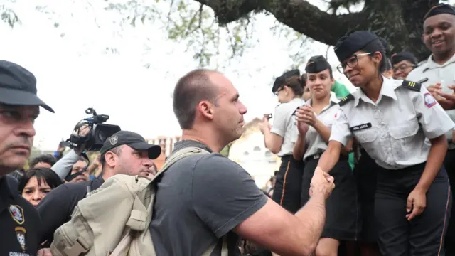 Um dos filhoscaça níquel gratuitoJair, Eduardo Bolsonaro afirmou à BBC News Brasil que campanha trabalha com vitória no primeiro turno