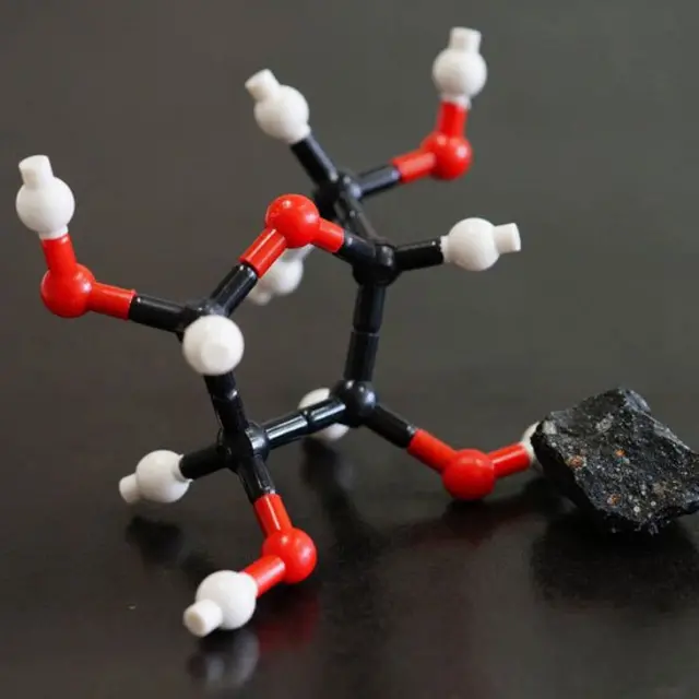 Estrutura molecular da ribose ao ladofree 500 novibetum pedaço do meteorito Murchison