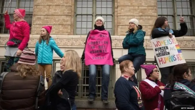 वॉशिंगटन में पिछले हफ्ते ट्रंप की ताजपोशी के बाद उनके खिलाफ महिलाओं ने मार्च निकाला था.