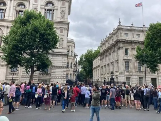 Afueras de Downing Street.