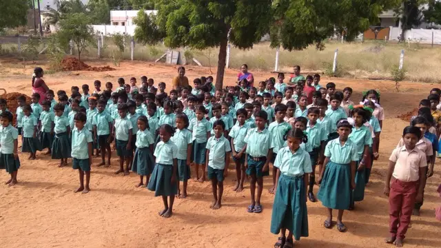 பதநீர் விற்பதால் கிடைக்கும் வருமானத்தில் பள்ளியை பராமரிக்கும் கிராம மக்கள்