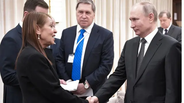 ولسمشر پوتین تېره اونۍ قدس ته د سفر پرمهال د نعمه یساکر له مور یافا سره وکتل.