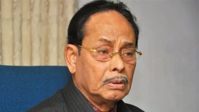 জেনারেল এরশাদ বেঁচে থাকতেই তাঁর দল জাতীয় পার্টি বিভিন্ন সময় কয়েক ভাগে ভাগ হয়েছিল