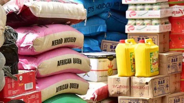 Magasin de marchandises dans un marché de Niamey