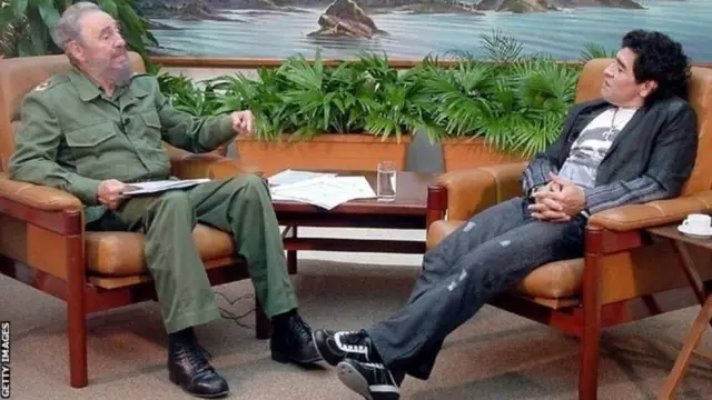 Diego Maradona ari kumwe n'uwazoze arongoye Cuba Fidel Castro