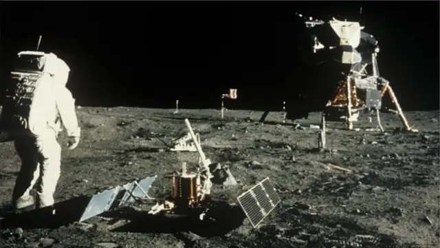 நிலவில்